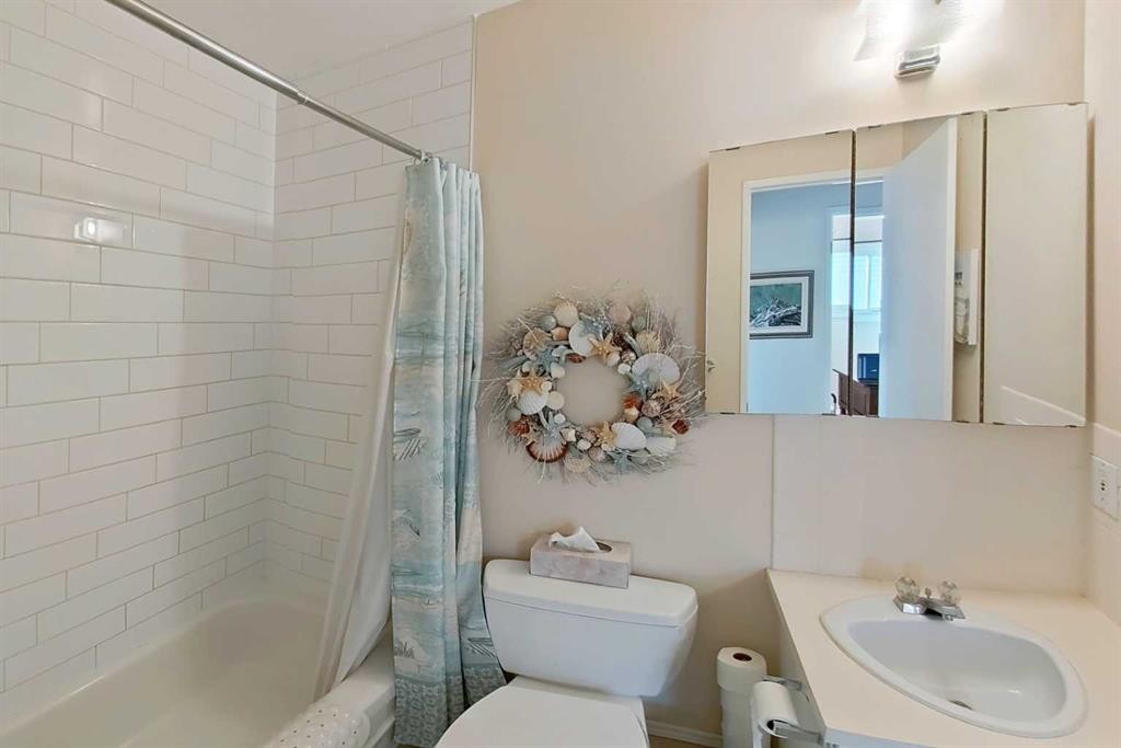 540 Lysander Drive Se, Calgary, AB - Indoor Photo Showing Bathroom