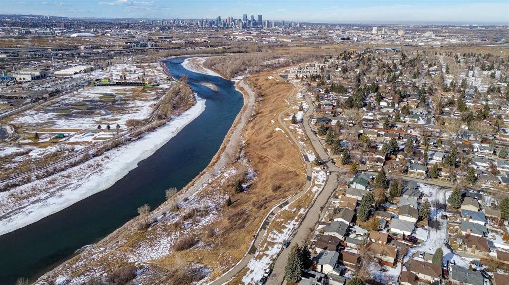 540 Lysander Drive Se, Calgary, AB - Outdoor With View