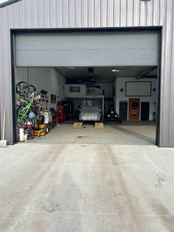 270165 Range Road 291 Se, Airdrie, AB - Indoor Photo Showing Garage
