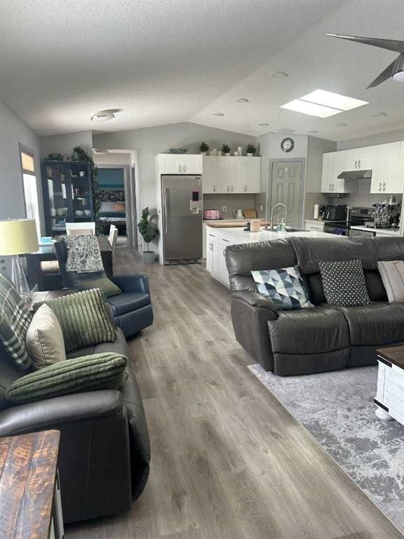 270165 Range Road 291 Se, Airdrie, AB - Indoor Photo Showing Living Room