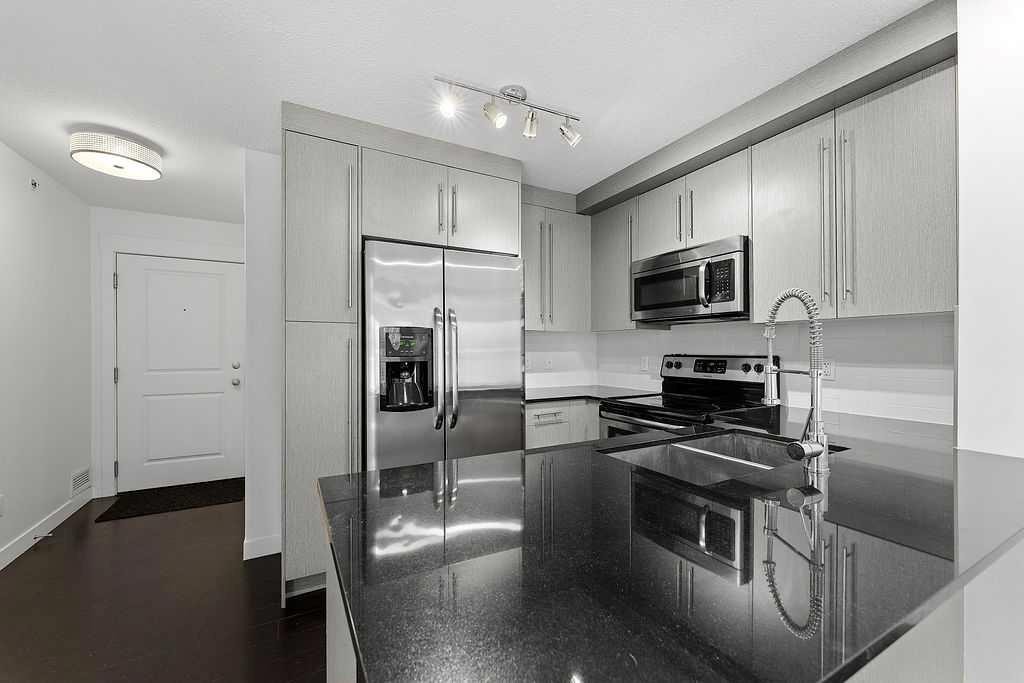 2408-11 Mahogany Row Se, Calgary, AB - Indoor Photo Showing Kitchen
