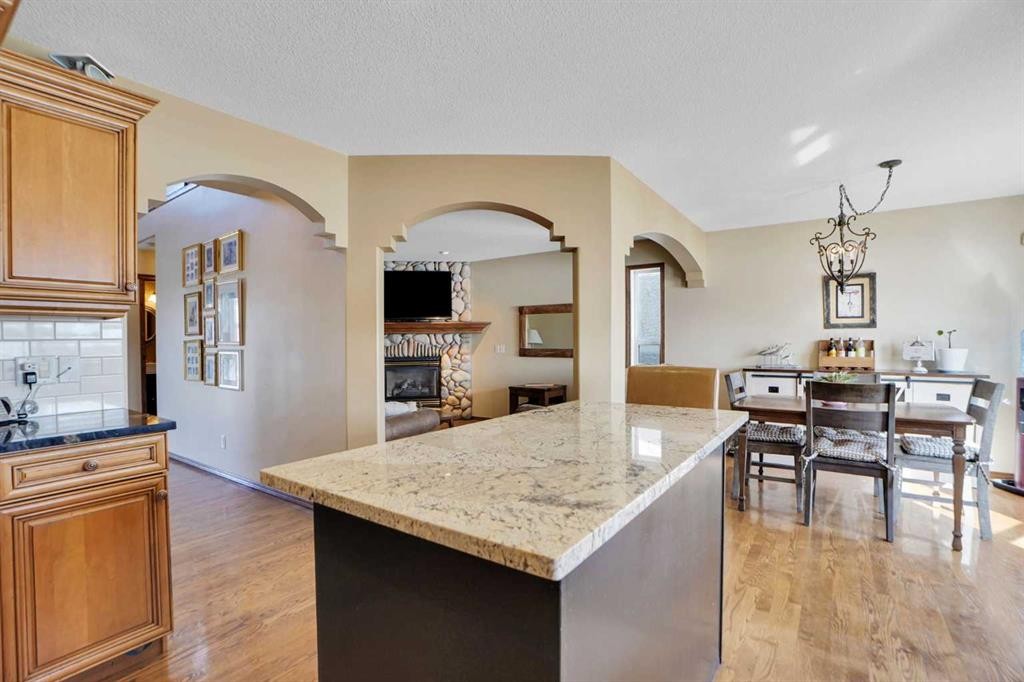 32 Harvest Park Way Ne, Calgary, AB - Indoor Photo Showing Kitchen