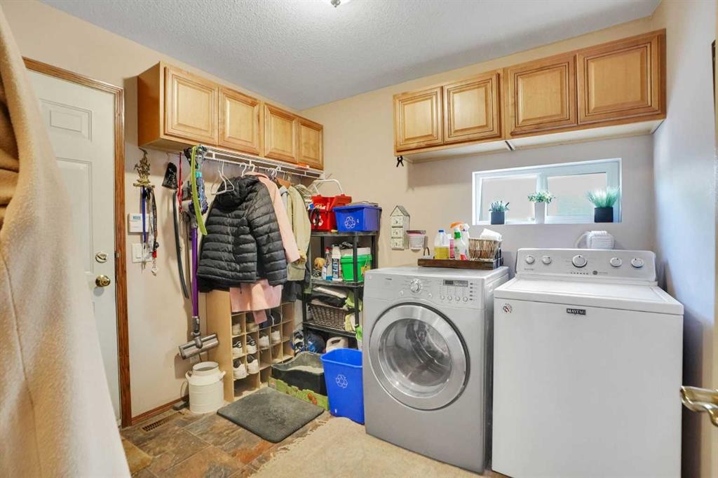 32 Harvest Park Way Ne, Calgary, AB - Indoor Photo Showing Laundry Room