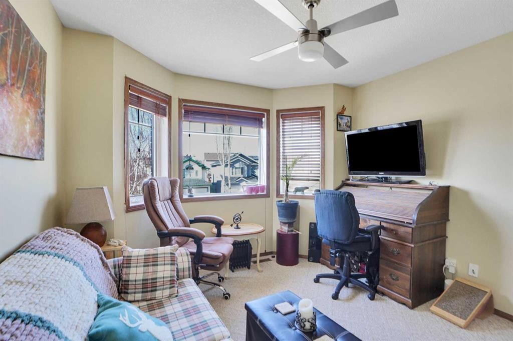 32 Harvest Park Way Ne, Calgary, AB - Indoor Photo Showing Office