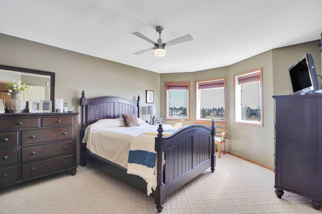 32 Harvest Park Way Ne, Calgary, AB - Indoor Photo Showing Bedroom