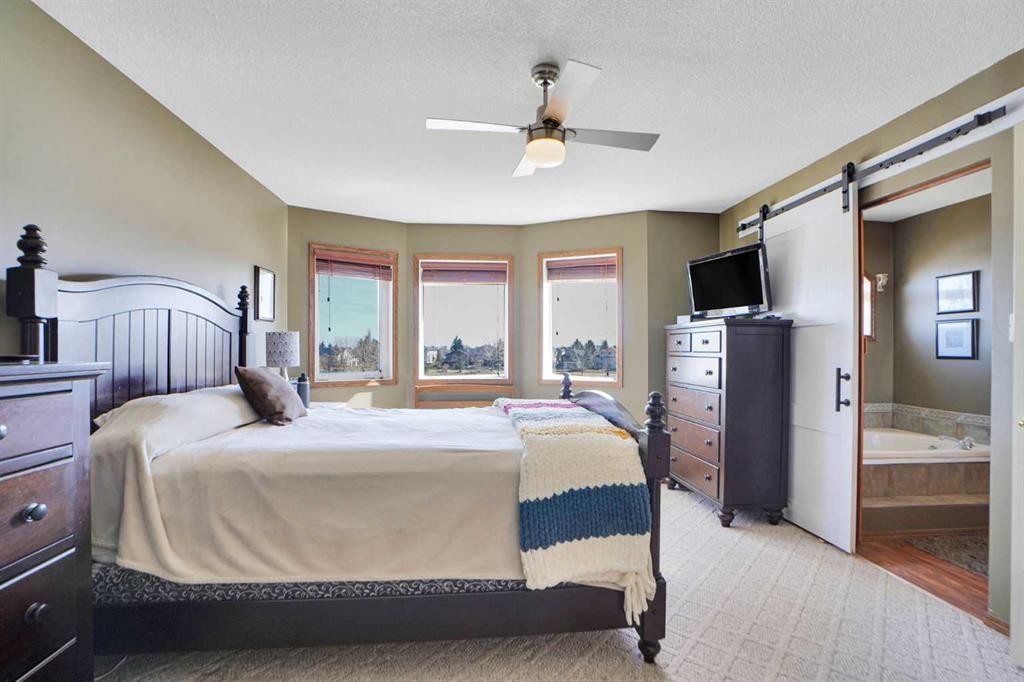 32 Harvest Park Way Ne, Calgary, AB - Indoor Photo Showing Bedroom