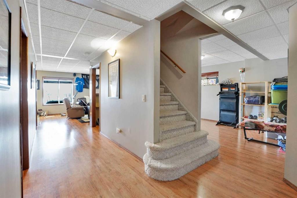 32 Harvest Park Way Ne, Calgary, AB - Indoor Photo Showing Other Room