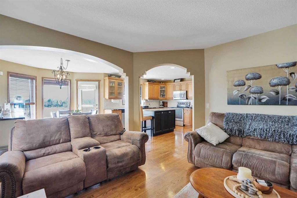 32 Harvest Park Way Ne, Calgary, AB - Indoor Photo Showing Living Room