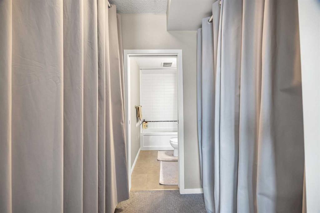 208-4818 Varsity Drive Nw, Calgary, AB - Indoor