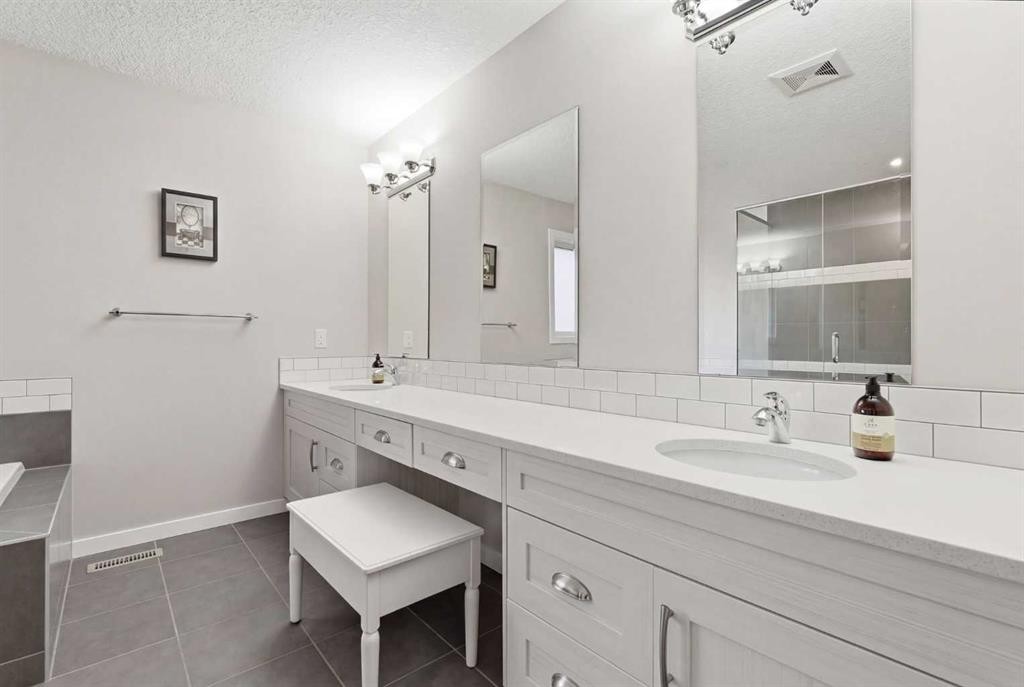 52 Walden Green Se, Calgary, AB - Indoor Photo Showing Bathroom