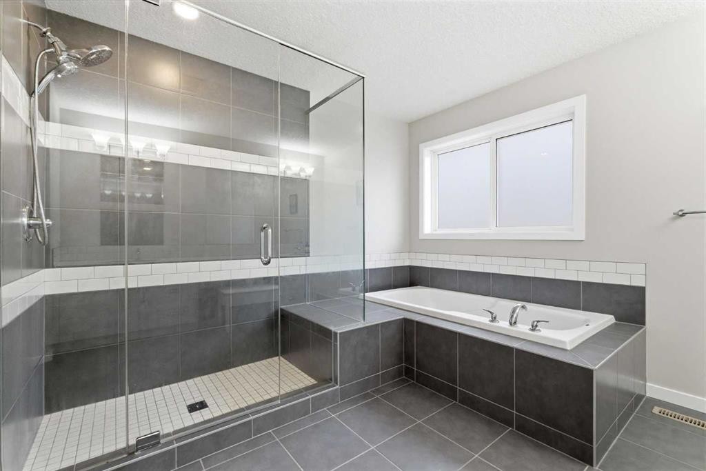 52 Walden Green Se, Calgary, AB - Indoor Photo Showing Bathroom