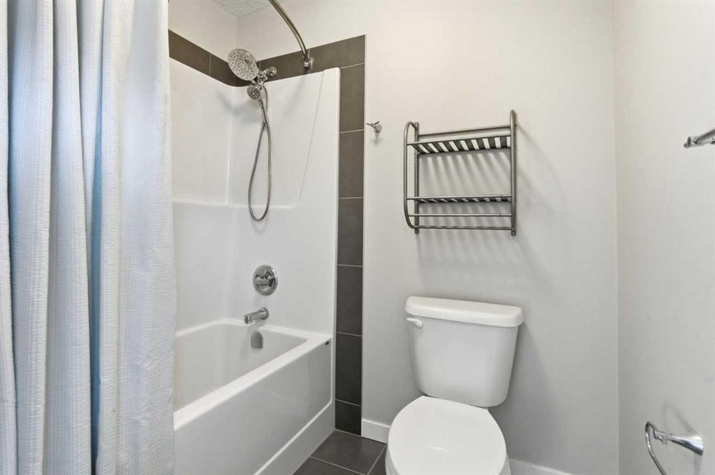 52 Walden Green Se, Calgary, AB - Indoor Photo Showing Bathroom