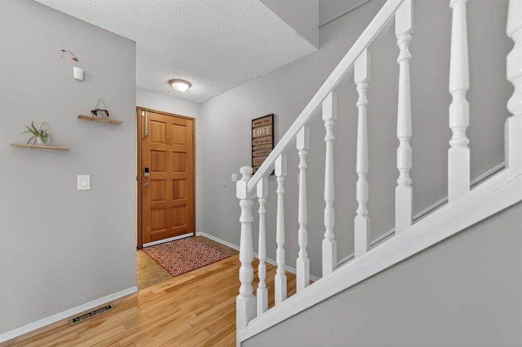 103 Macewan Drive Nw, Calgary, AB - Indoor Photo Showing Other Room
