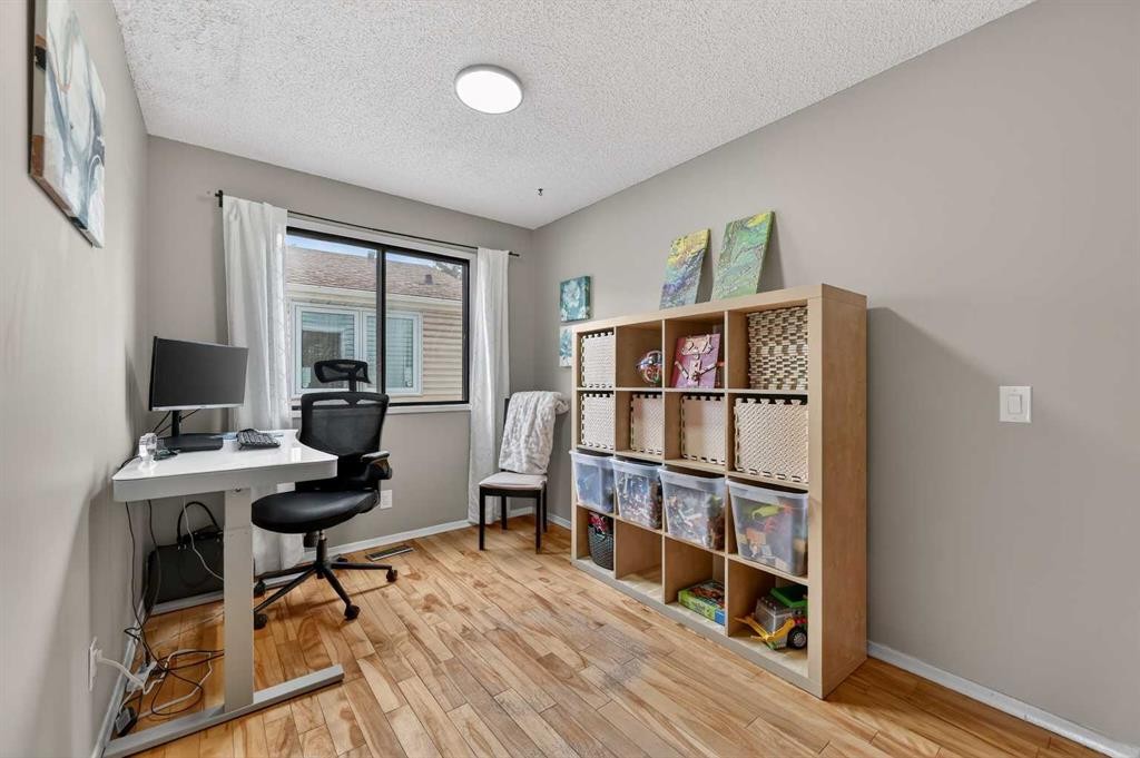 103 Macewan Drive Nw, Calgary, AB - Indoor Photo Showing Office