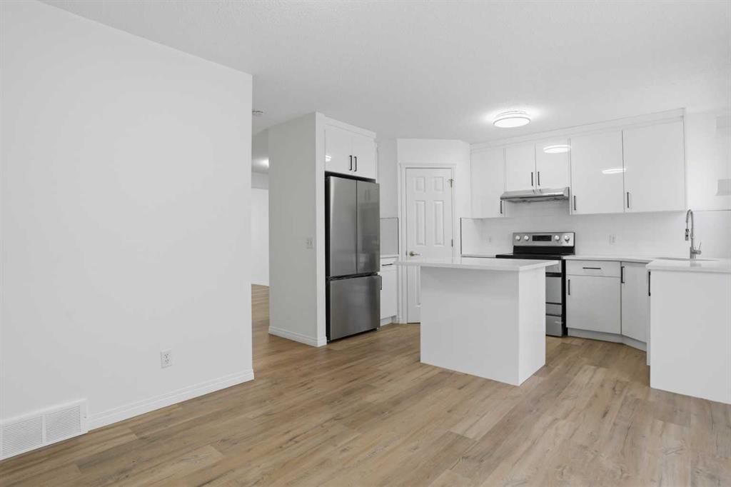 137 Taravista Crescent Ne, Calgary, AB - Indoor Photo Showing Kitchen With Stainless Steel Kitchen With Upgraded Kitchen