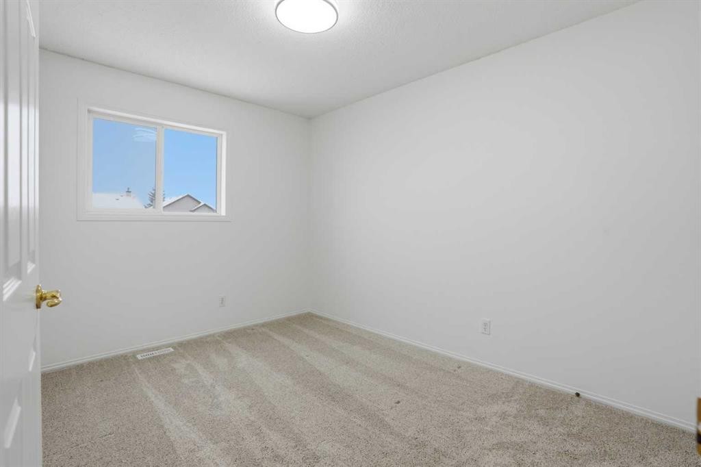 137 Taravista Crescent Ne, Calgary, AB - Indoor Photo Showing Other Room
