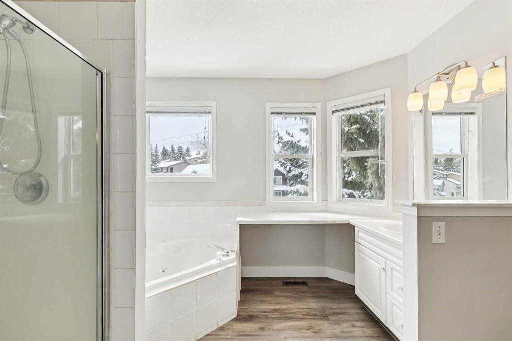 328 Prominence Heights Sw, Calgary, AB - Indoor Photo Showing Bathroom