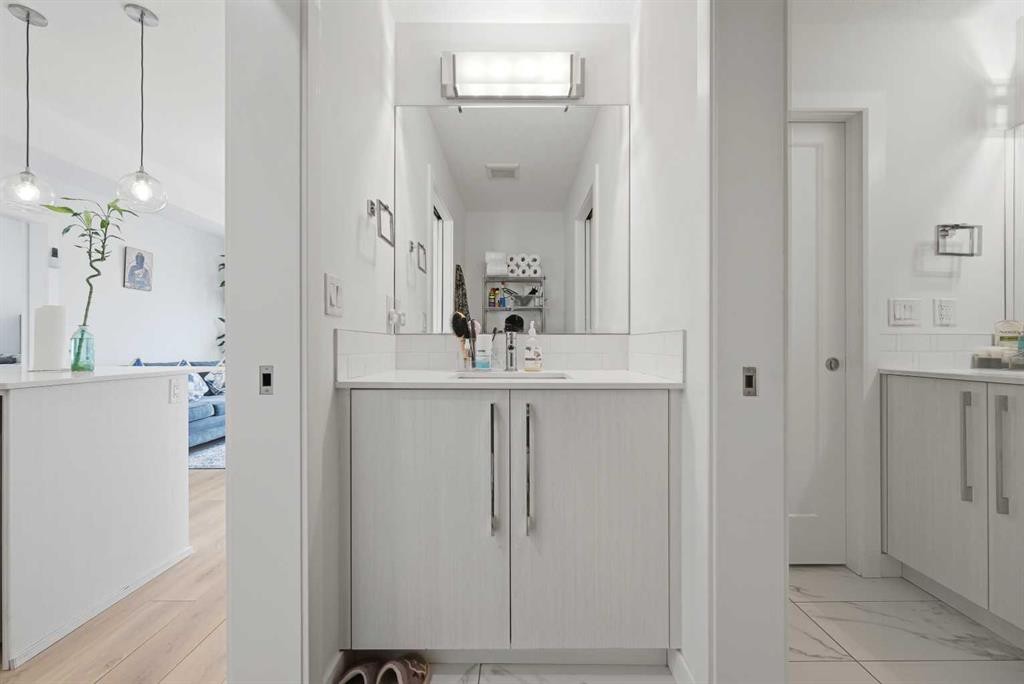 2303-76 Cornerstone Passage Ne, Calgary, AB - Indoor Photo Showing Bathroom