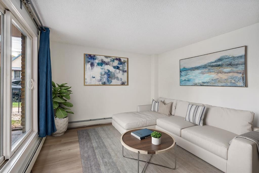 101-655 Meredith Road Ne, Calgary, AB - Indoor Photo Showing Living Room