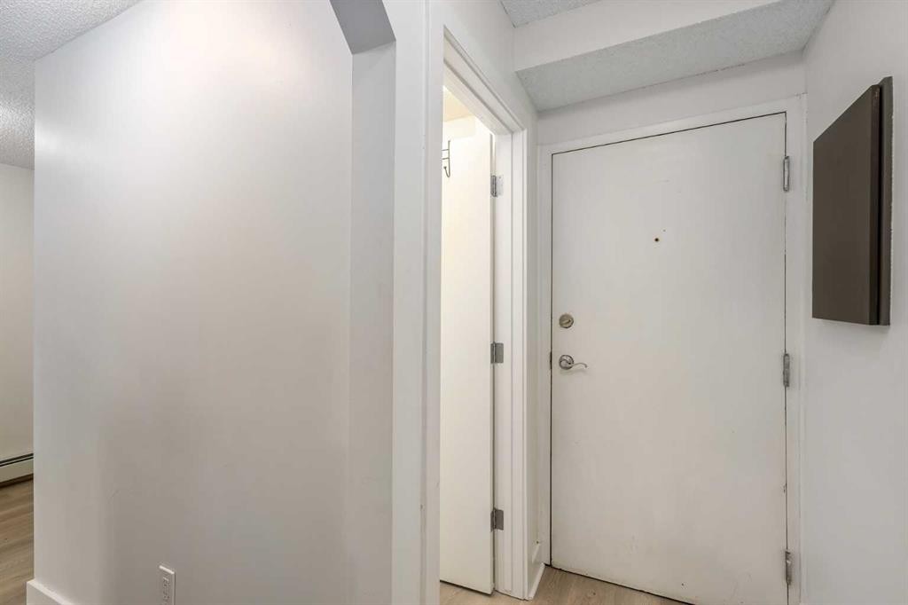 101-655 Meredith Road Ne, Calgary, AB - Indoor Photo Showing Other Room