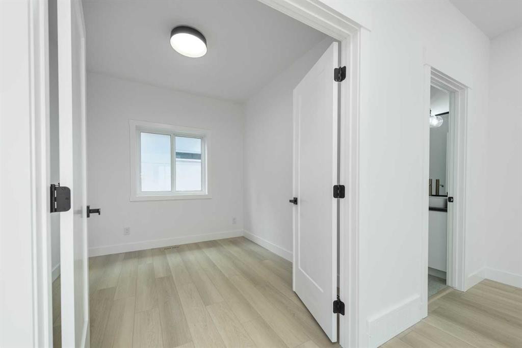 43 Saddlecrest Link Ne, Calgary, AB - Indoor Photo Showing Other Room