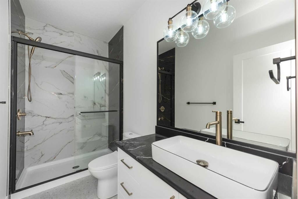 43 Saddlecrest Link Ne, Calgary, AB - Indoor Photo Showing Bathroom