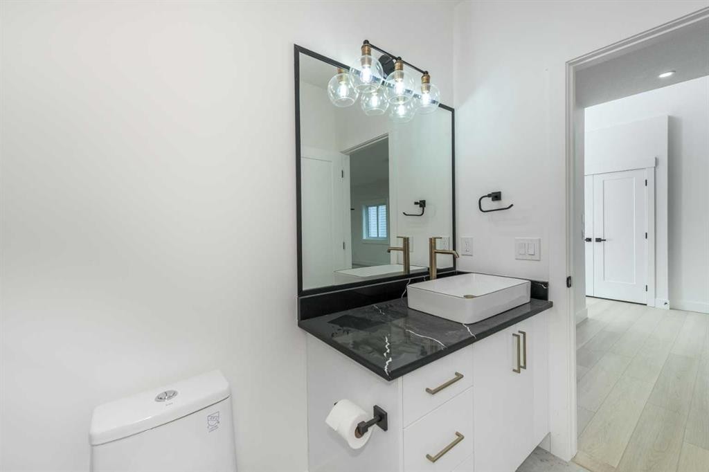 43 Saddlecrest Link Ne, Calgary, AB - Indoor Photo Showing Bathroom