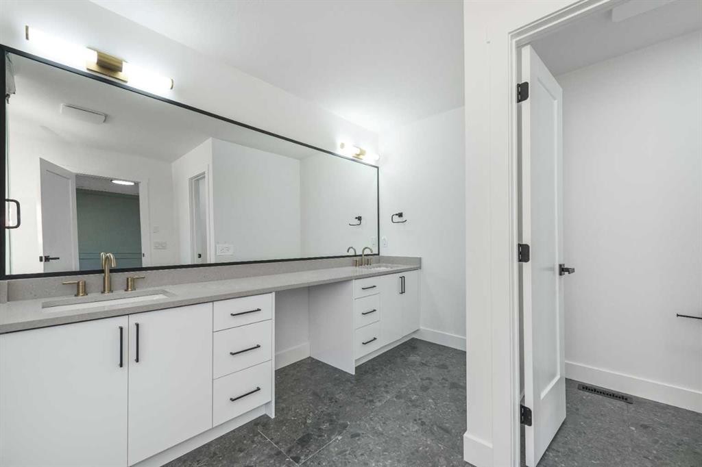 43 Saddlecrest Link Ne, Calgary, AB - Indoor Photo Showing Bathroom