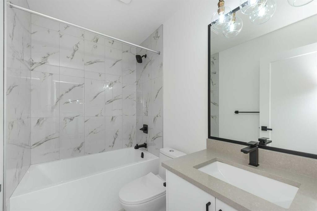43 Saddlecrest Link Ne, Calgary, AB - Indoor Photo Showing Bathroom