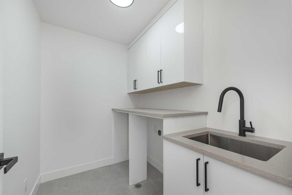 43 Saddlecrest Link Ne, Calgary, AB - Indoor Photo Showing Kitchen