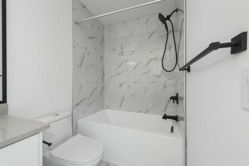 43 Saddlecrest Link Ne, Calgary, AB - Indoor Photo Showing Bathroom