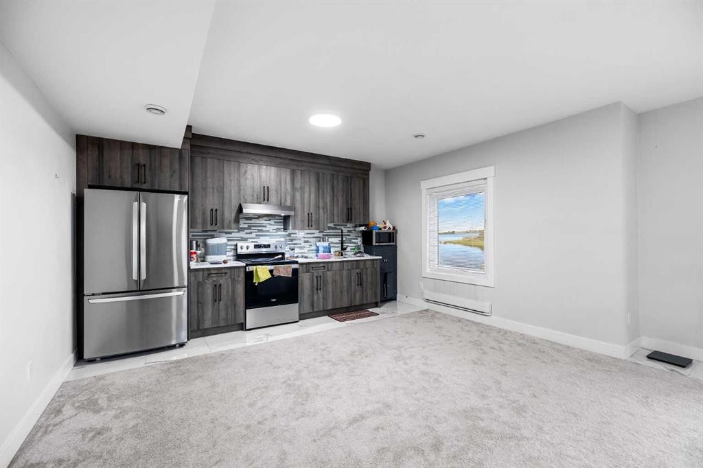 45 Waterford Terrace, Chestermere, AB - Indoor Photo Showing Kitchen
