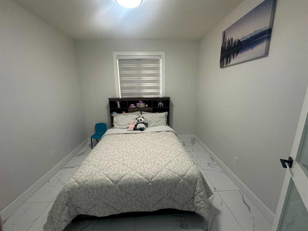 45 Waterford Terrace, Chestermere, AB - Indoor Photo Showing Bedroom
