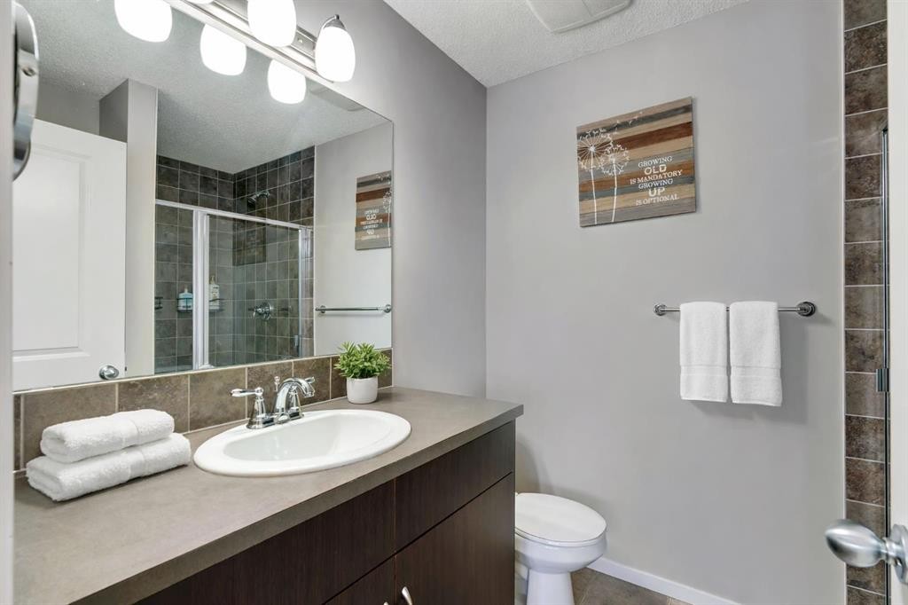 124 Panamount Way Nw, Calgary, AB - Indoor Photo Showing Bathroom