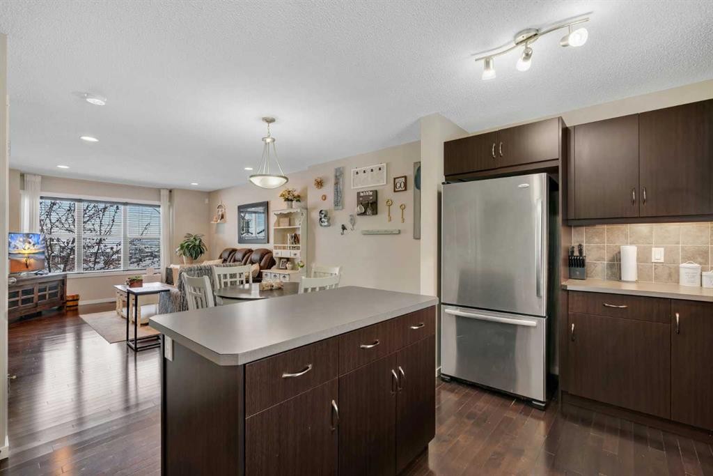 124 Panamount Way Nw, Calgary, AB - Indoor Photo Showing Kitchen