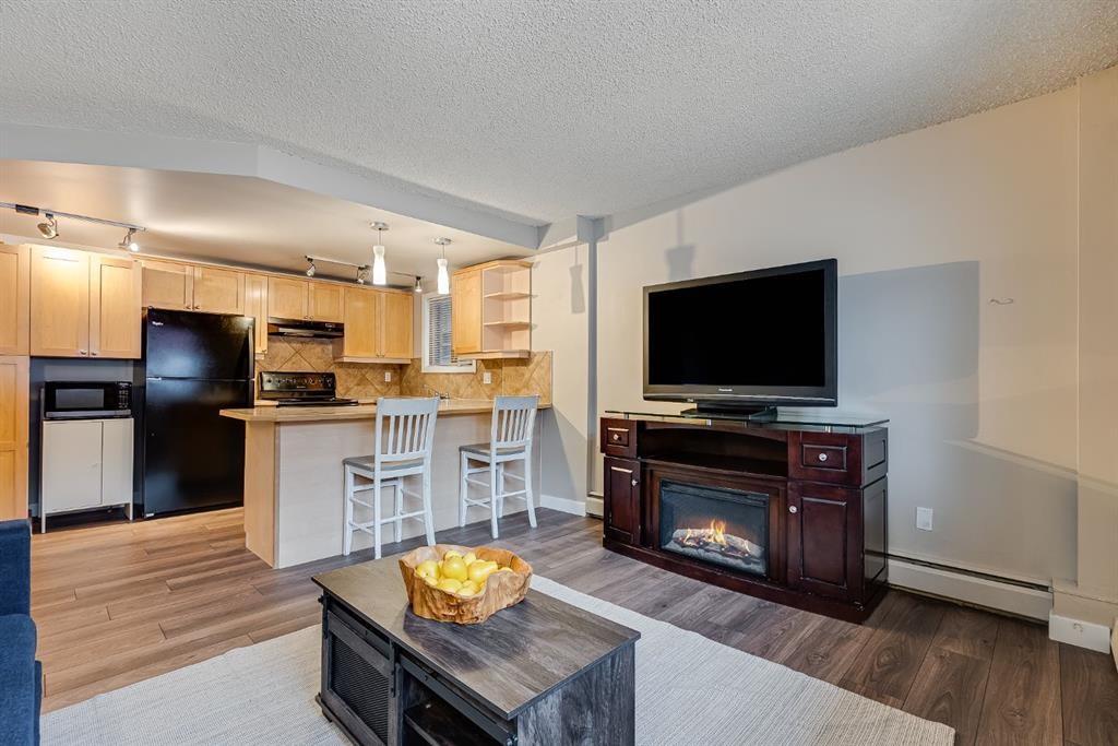 101-922 19 Avenue Sw, Calgary, AB - Indoor With Fireplace