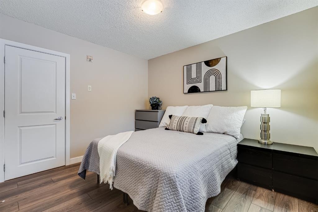 101-922 19 Avenue Sw, Calgary, AB - Indoor Photo Showing Bedroom