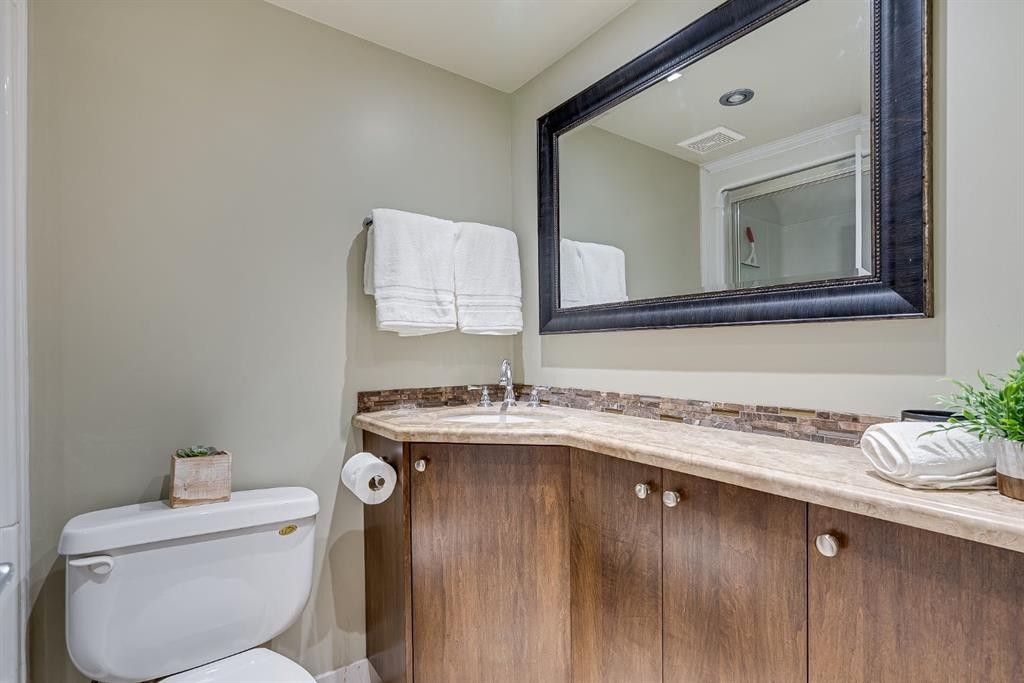 101-922 19 Avenue Sw, Calgary, AB - Indoor Photo Showing Bathroom