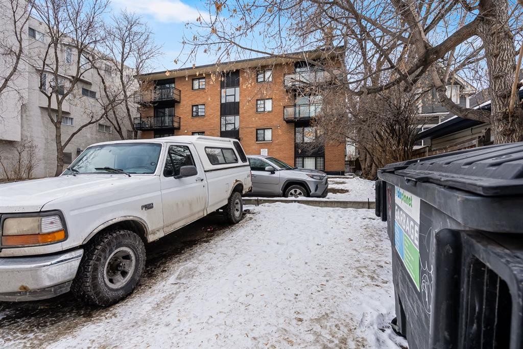 101-922 19 Avenue Sw, Calgary, AB - Outdoor