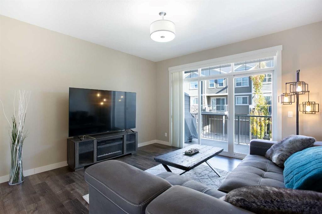 107 Evanston Manor Nw, Calgary, AB - Indoor Photo Showing Living Room