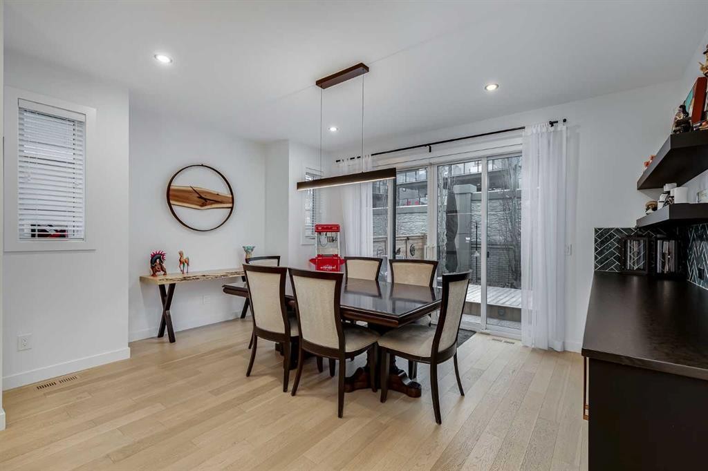 44 Timberline Way Sw, Calgary, AB - Indoor Photo Showing Dining Room