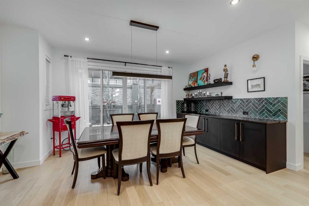 44 Timberline Way Sw, Calgary, AB - Indoor Photo Showing Dining Room