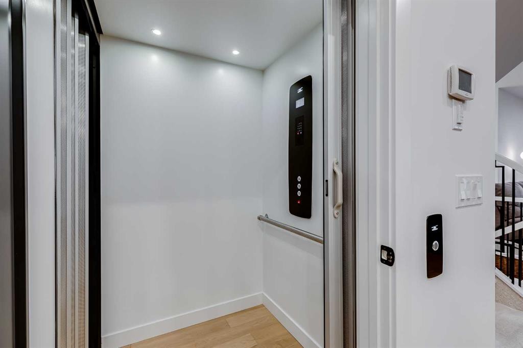 44 Timberline Way Sw, Calgary, AB - Indoor Photo Showing Other Room