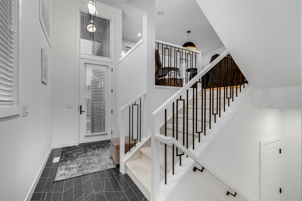 44 Timberline Way Sw, Calgary, AB - Indoor Photo Showing Other Room