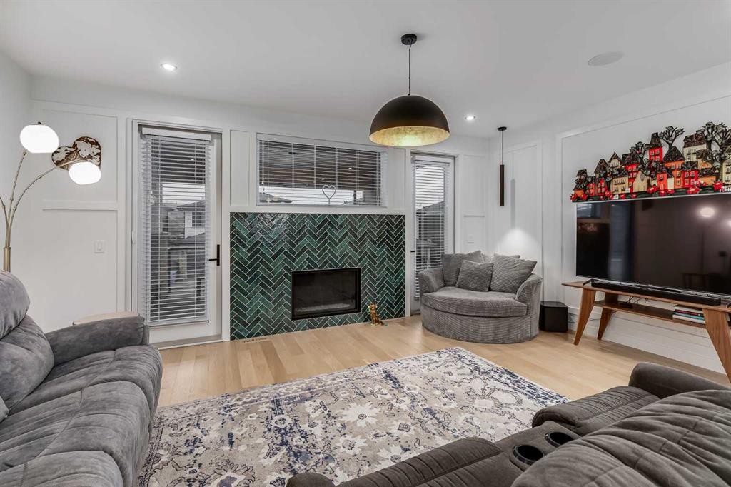 44 Timberline Way Sw, Calgary, AB - Indoor Photo Showing Living Room With Fireplace