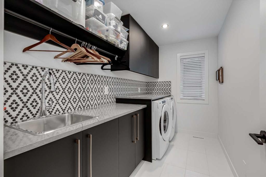 44 Timberline Way Sw, Calgary, AB - Indoor Photo Showing Laundry Room