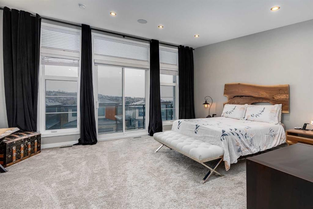 44 Timberline Way Sw, Calgary, AB - Indoor Photo Showing Bedroom