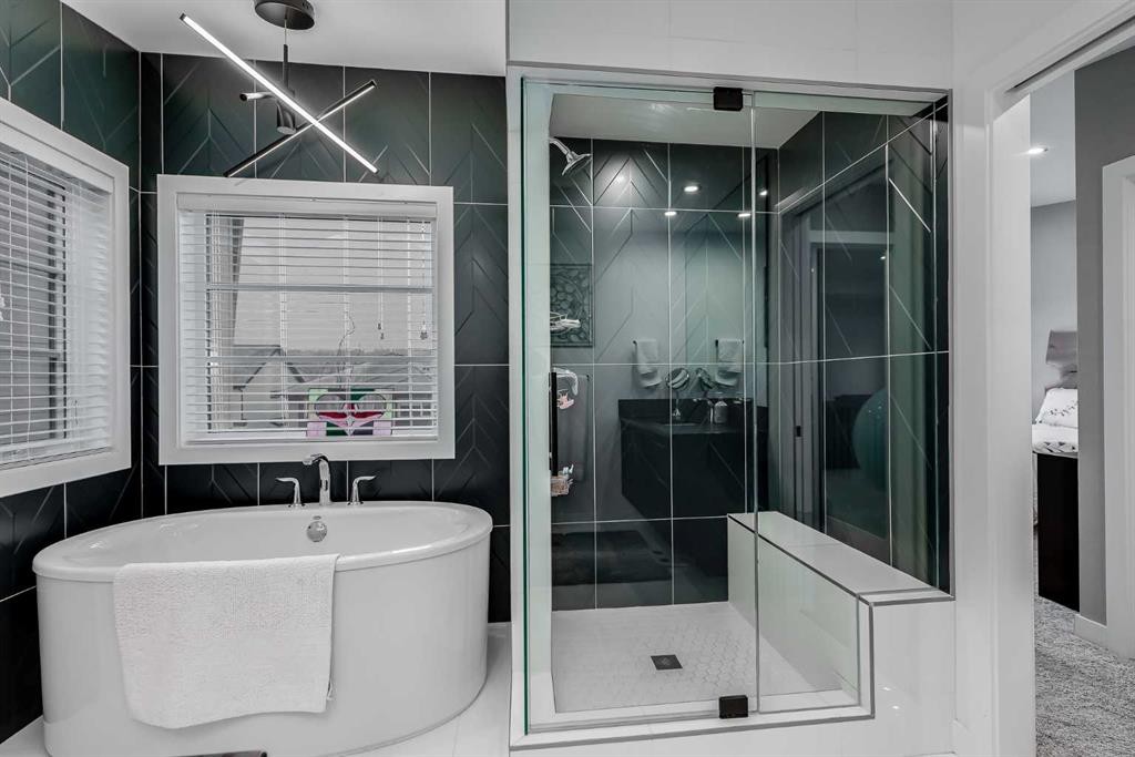 44 Timberline Way Sw, Calgary, AB - Indoor Photo Showing Bathroom