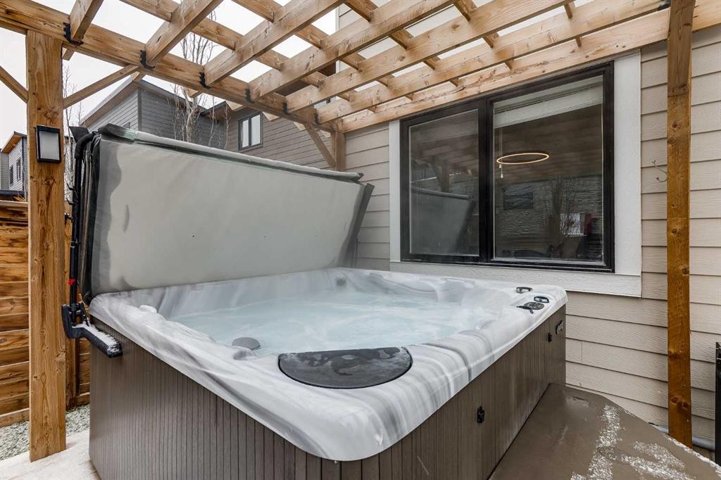 44 Timberline Way Sw, Calgary, AB - Outdoor With Exterior