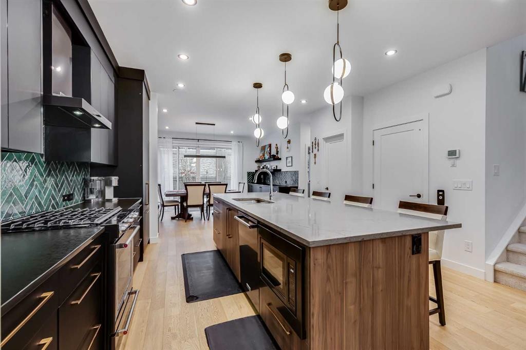 44 Timberline Way Sw, Calgary, AB - Indoor Photo Showing Kitchen With Upgraded Kitchen